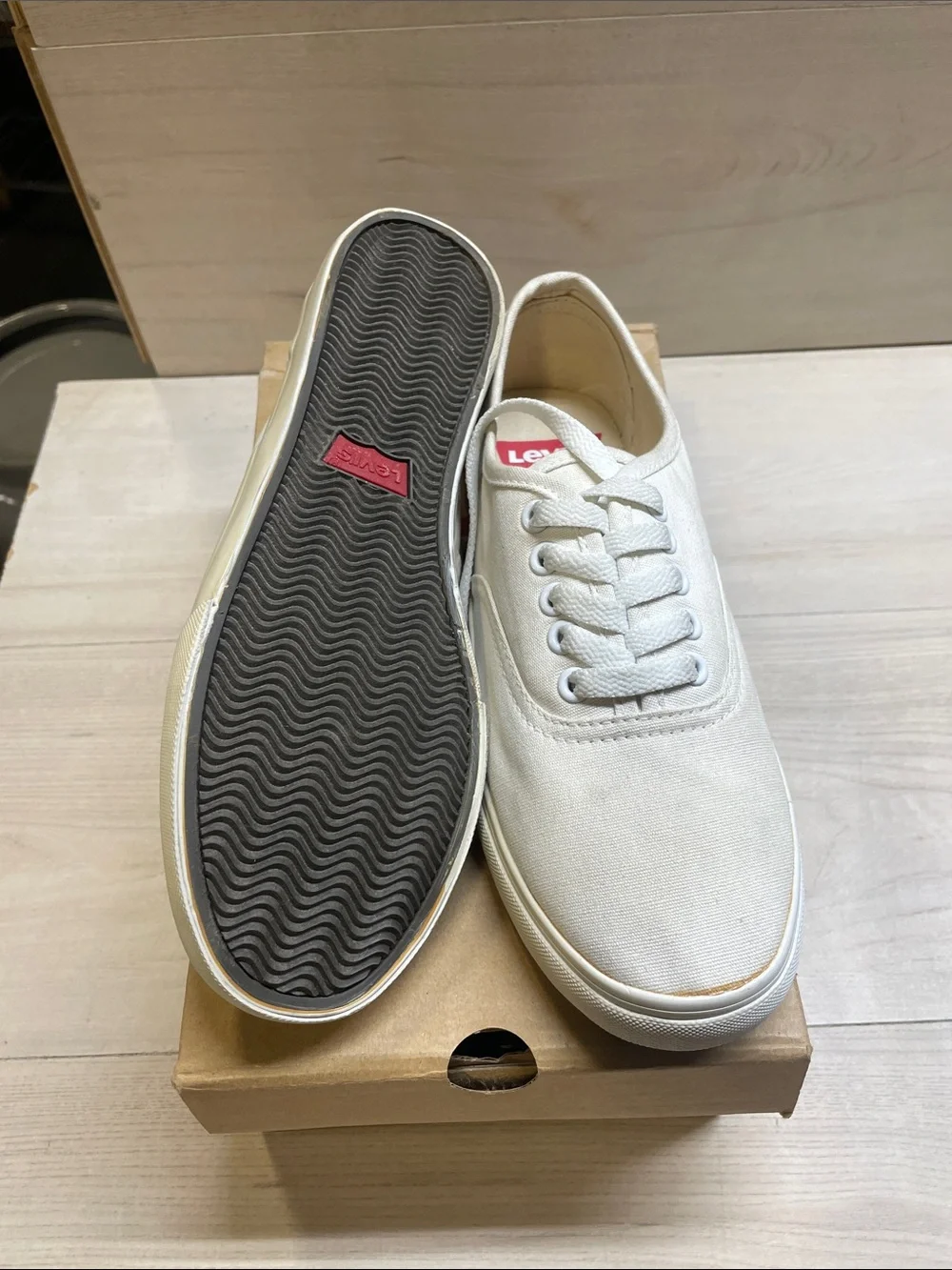 Levi's Men's Off-White Canvas Low-Top Sneakers #551